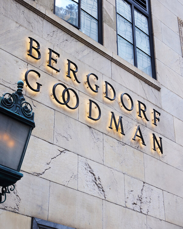 HEARTS ON FIRE 赫兹斐亚在BERGDORF GOODMAN 波道夫•古德曼独家展示 Barre 与 Inside Out 系列 