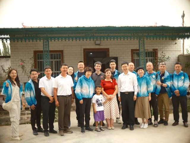 43家企业联名的“成长盲盒” 为喀什地区儿童送去神秘六一礼物