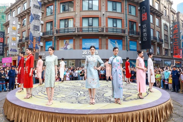 金街闪秀｜抵羊·2025 天津时装周闪秀燃爆津城