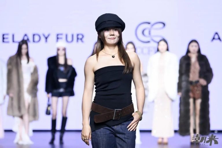 2025海宁时装周｜Saga Furs：极光幻彩，绽放自信魅力