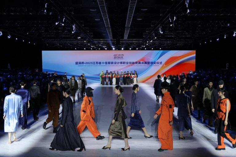 硬核实力｜盛泽杯.2025江苏省十佳服装设计师职业技能竞赛决赛  彰显设计力量