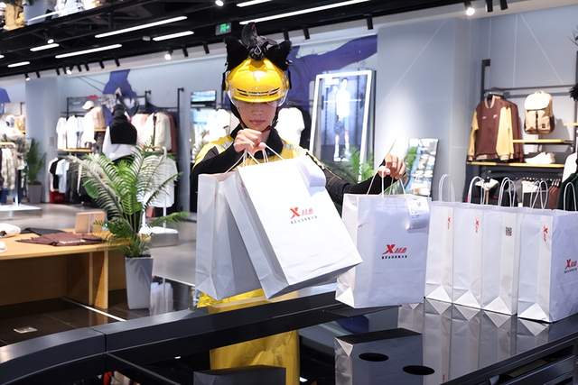 特步携手美团闪购，开启运动装备”30分钟达”时代