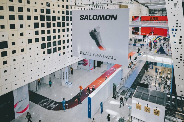 上马战幕将启，山野之王SALOMON萨洛蒙杀入路跑战局 