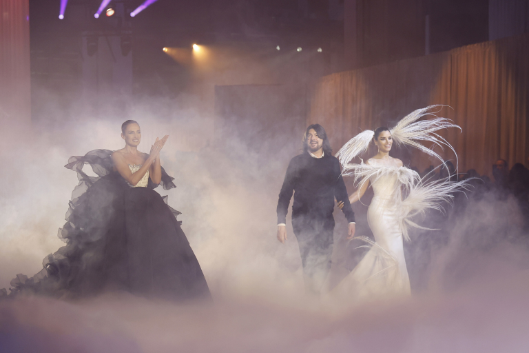 Stéphane Rolland将巴塞罗那新娘之夜转变为爱的庆典 