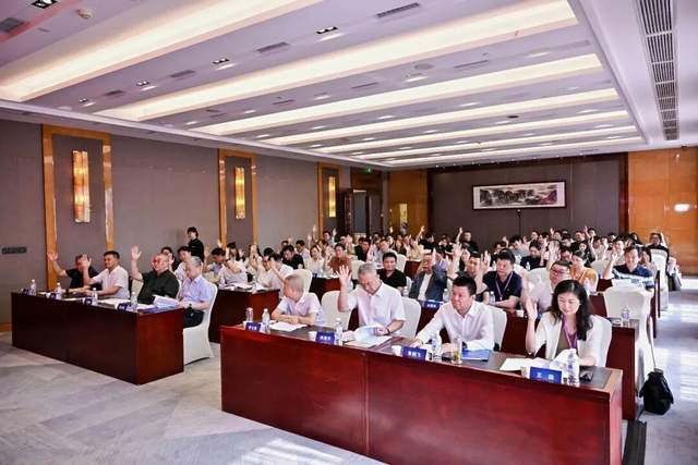 共议专业市场“顺势应变、守正创新”，中国纺联流通分会理事会议在天门召开